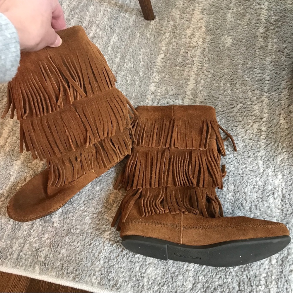 Minnetonka suede fringe boots